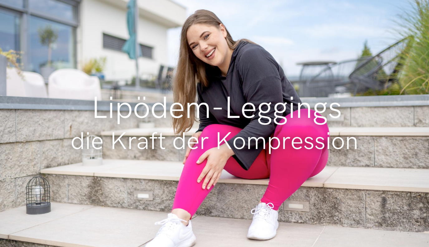 Lipödem-Leggings. Die Kraft der Kompression. Eine junge Frau sitzt auf einer Treppe und trägt eine pinke ACTIVE leggings 